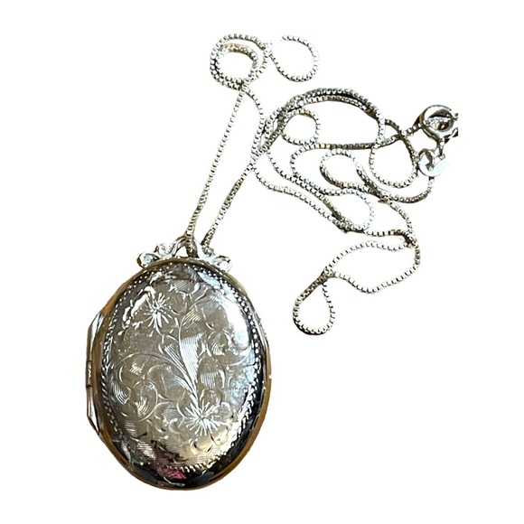 - Vintage Dynasty STERLING 925 fancy Victorian style etched oval locket ne… - Picture 5 of 7